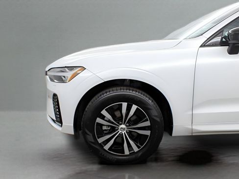 Certified 2025 Volvo XC60 B5 Core image 73