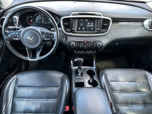 Used 2018 Kia Sorento EX FWD image 12