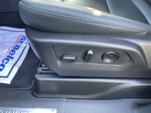 Used 2025 Chevrolet Suburban Z71 image 22