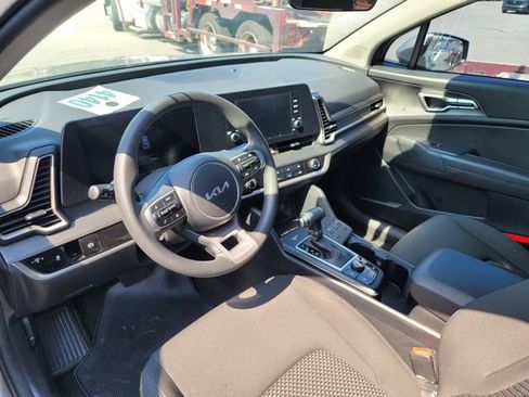 Used 2024 Kia Sportage LX AWD/4WD image 4