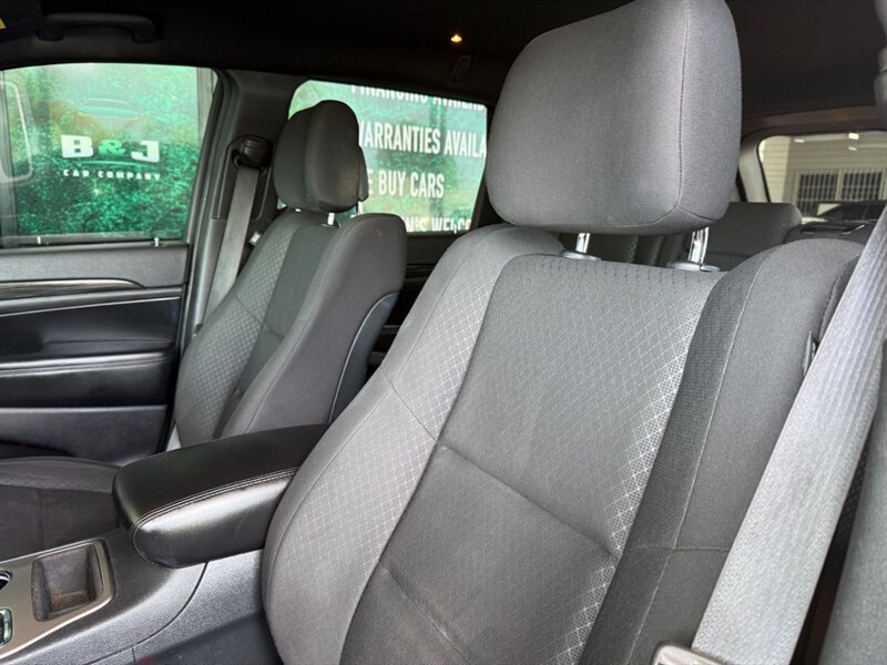 Used 2019 Jeep Grand Cherokee Laredo RWD image 17