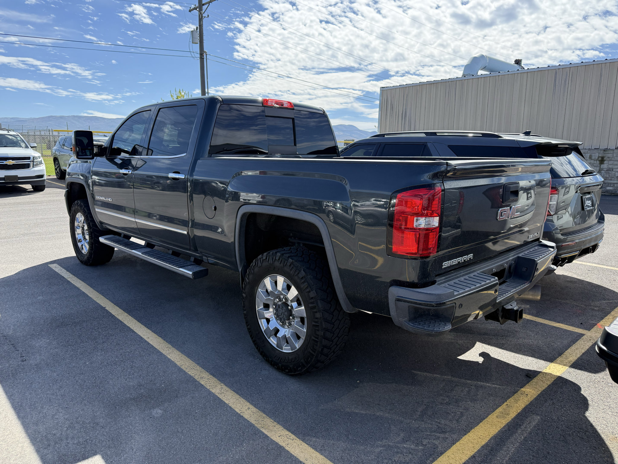 Used 2019 GMC Sierra 2500 Denali w/ Duramax Plus Package AWD/4WD image 5