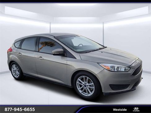 Used 2016 Ford Focus SE image 1