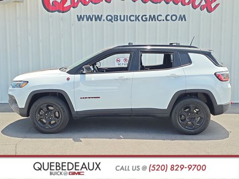 Used 2023 Jeep Compass Trailhawk w/ Trailhawk Convenience Group AWD/4WD image 4