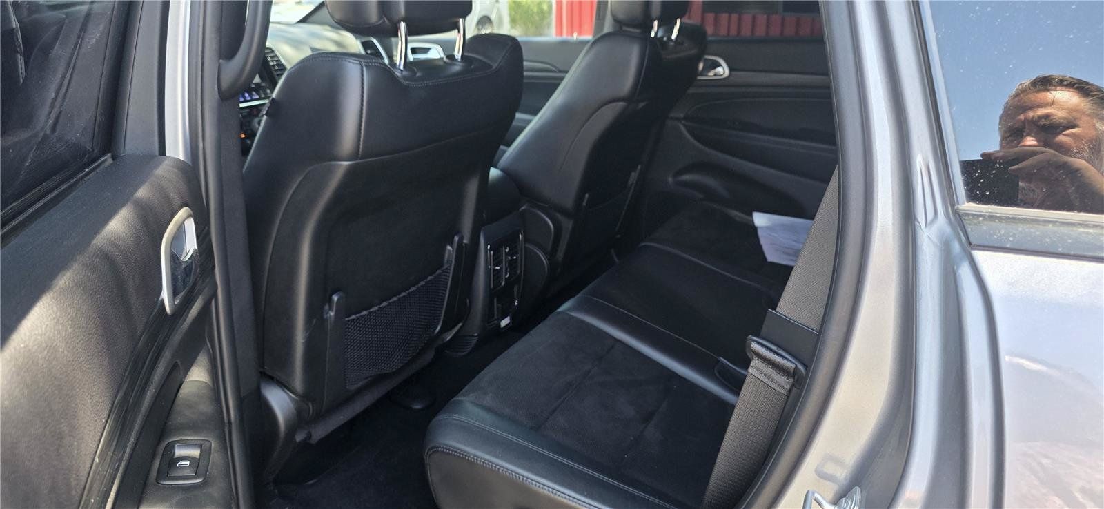 Used 2019 Jeep Grand Cherokee Altitude AWD/4WD image 13