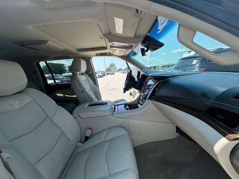 Used 2018 Cadillac Escalade ESV Premium Luxury AWD/4WD image 18