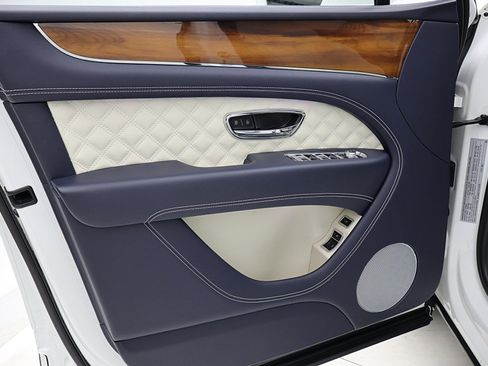 Certified 2022 Bentley Bentayga image 47