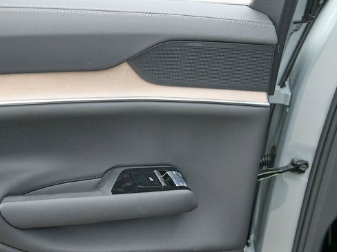 New 2025 Volvo EX90 Ultra image 16