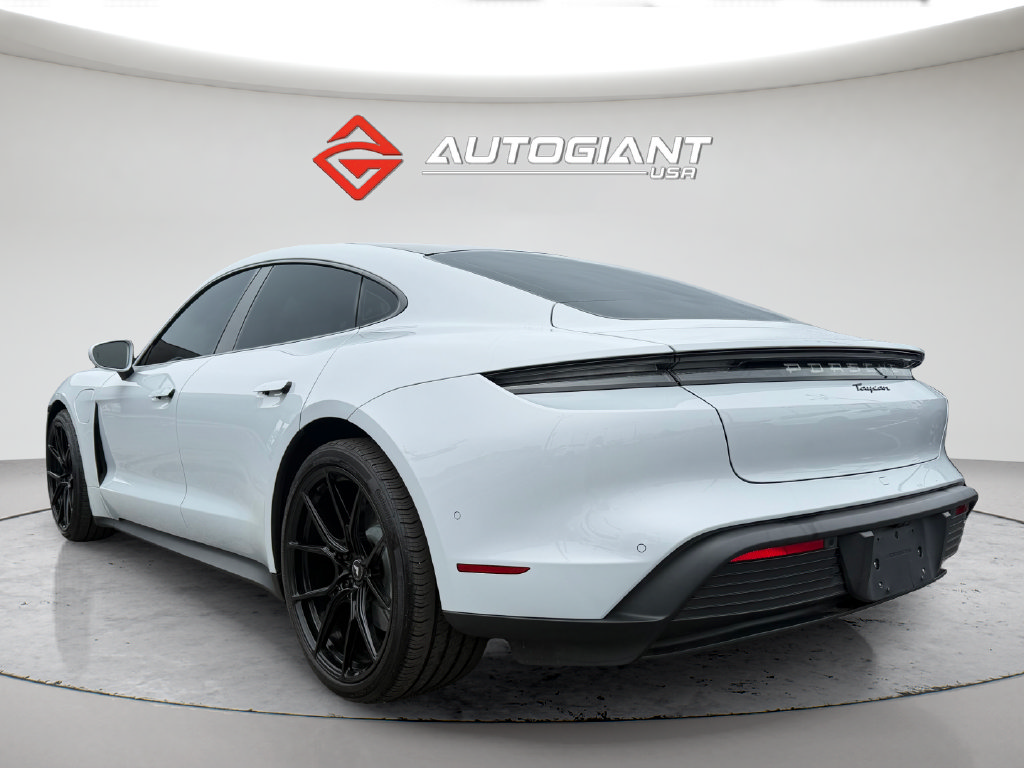 Used 2022 Porsche Taycan RWD image 4