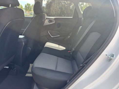 Used 2025 Kia Soul LX w/ LX Technology Package image 25