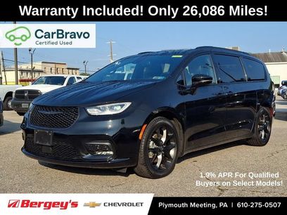 Used 2026 Chrysler Pacifica Limited w/ S Appearance Package