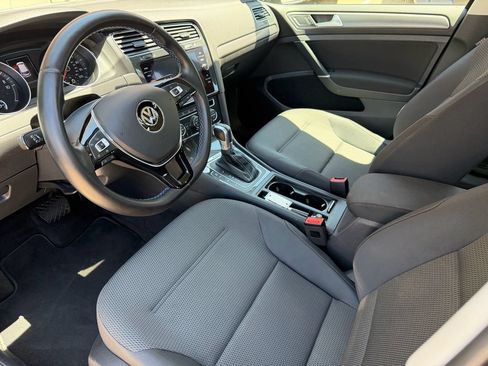 Used 2019 Volkswagen e-Golf SE w/ Driver Assistance Package FWD image 2