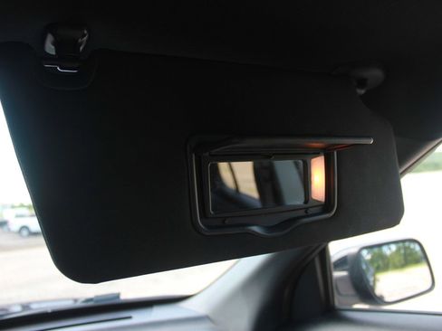 Used 2018 Ford Explorer XLT w/ Equipment Group 202A image 25