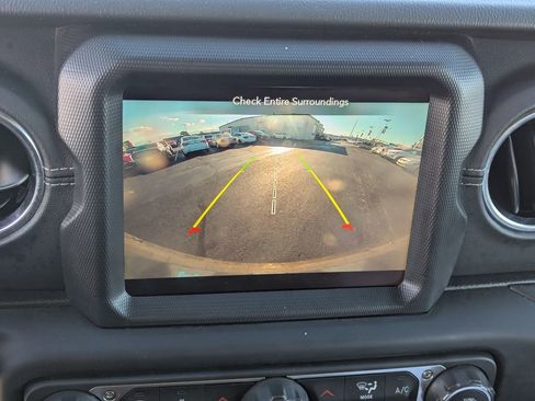 Used 2022 Jeep Wrangler Unlimited Sahara w/ Cold Weather Group image 16