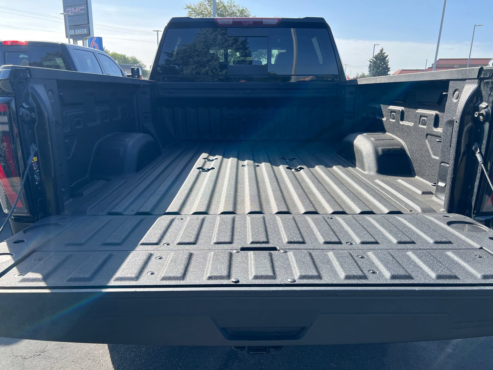Used 2026 GMC Sierra 3500 AT4 w/ AT4 Premium Plus Package AWD/4WD image 25