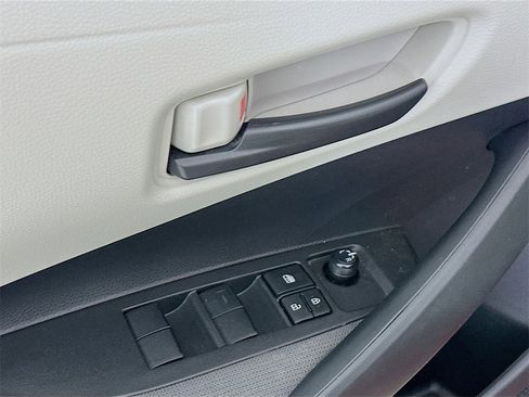 Used 2022 Toyota Corolla LE image 21