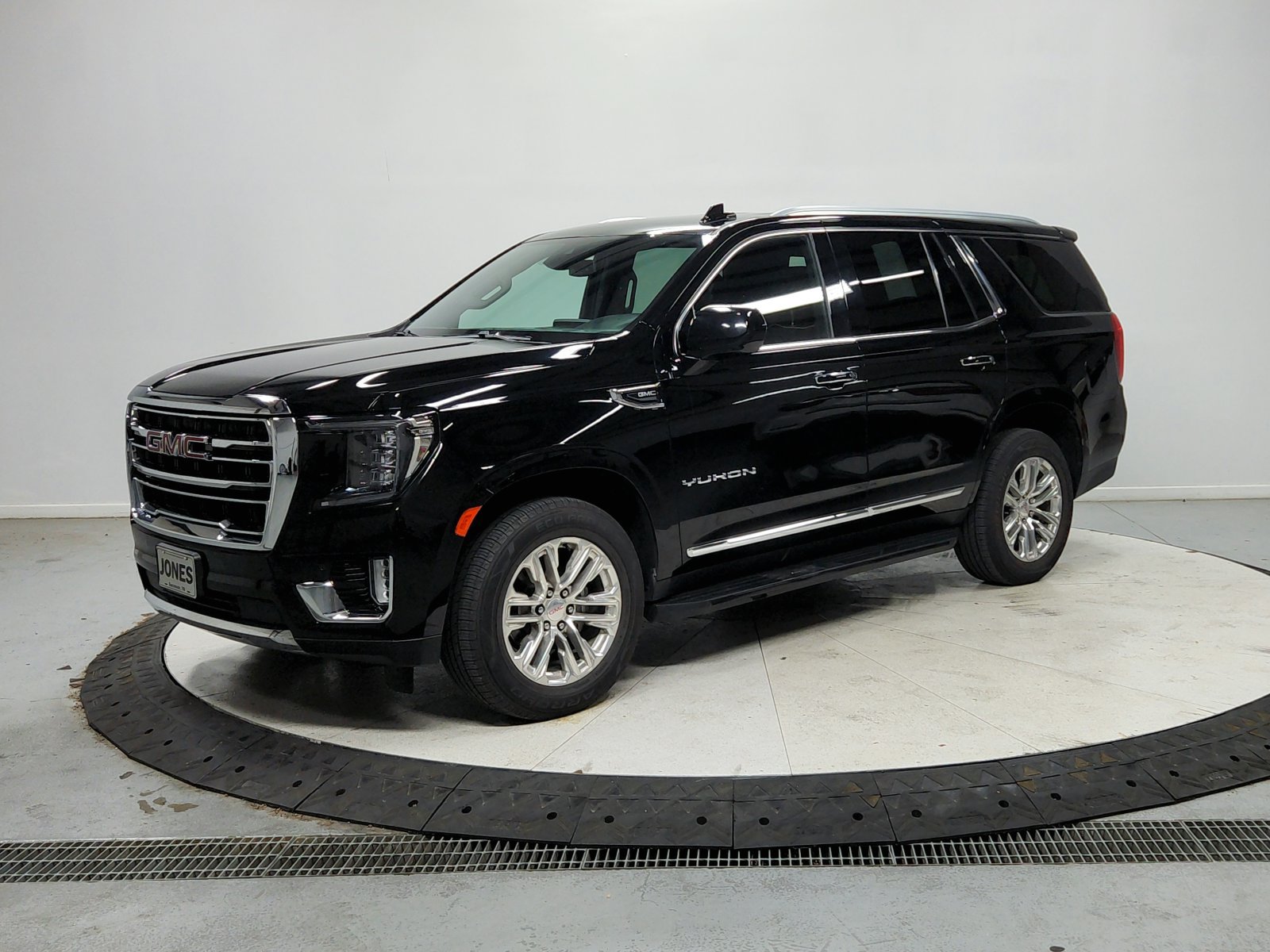 Used 2023 GMC Yukon SLT RWD image 4