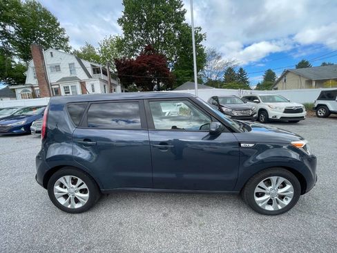 Used 2016 Kia Soul + FWD image 5