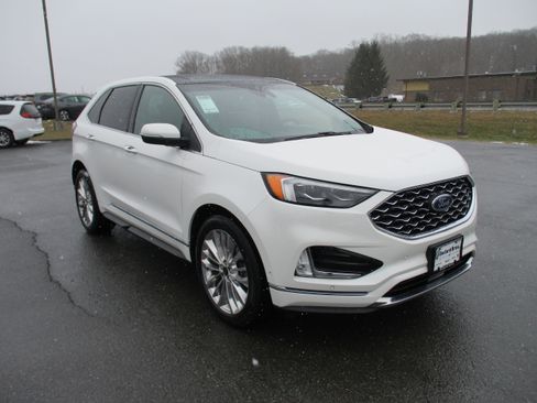 Used 2020 Ford Edge Titanium w/ Equipment Group 301A image 3