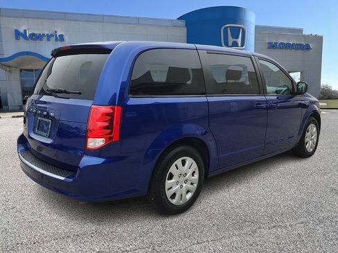 Used 2018 Dodge Grand Caravan SE w/ UConnect Hands-Free Group FWD image 4
