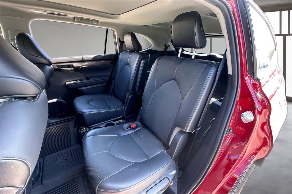 Used 2022 Toyota Highlander Platinum AWD/4WD image 22