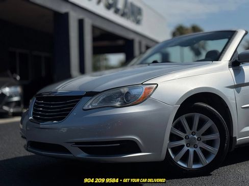 Used 2012 Chrysler 200 Touring FWD image 3