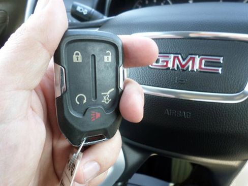 Used 2022 GMC Terrain SLT w/ Infotainment Package II image 10