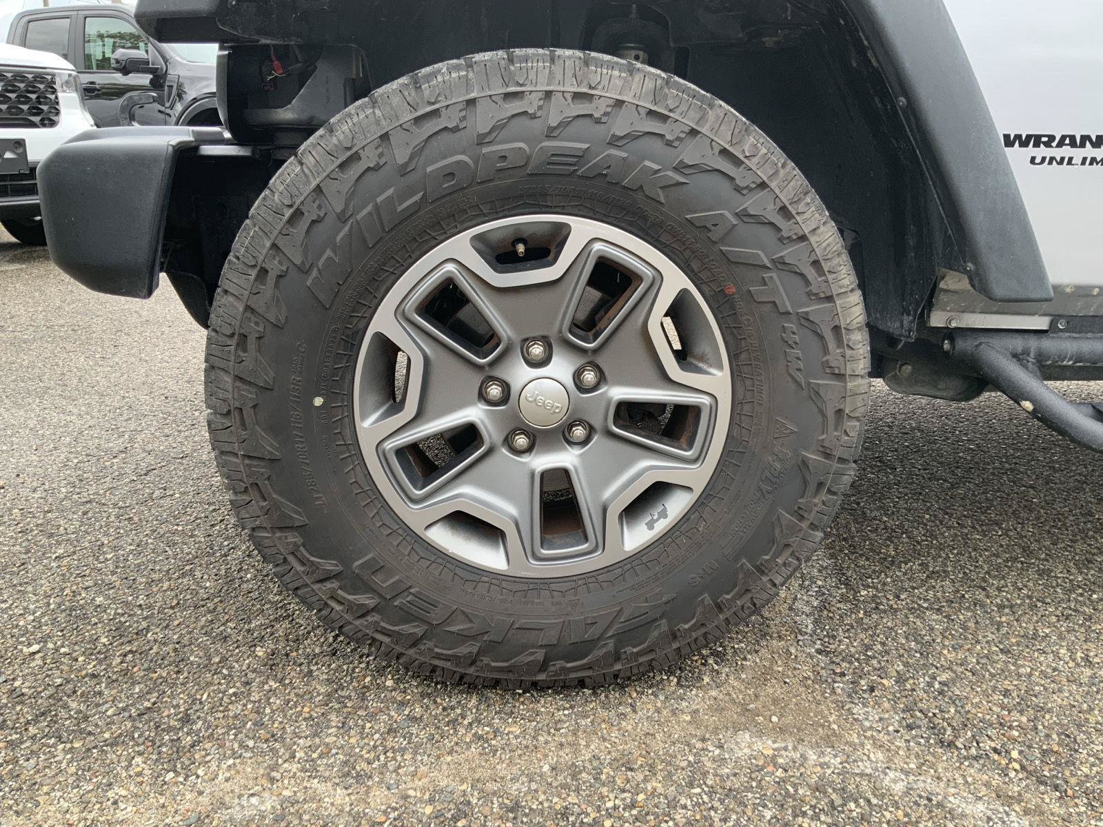 Used 2017 Jeep Wrangler Unlimited Rubicon w/ Cold Weather Group AWD/4WD image 14