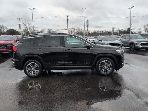 Used 2020 GMC Terrain SLT w/ Preferred Package FWD image 9
