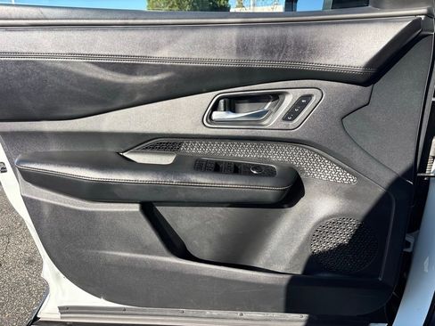 Used 2024 Nissan Ariya AWD image 15