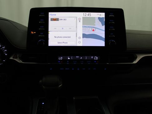 Used 2022 Toyota Sienna XSE image 39