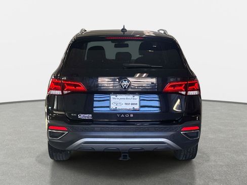 Used 2022 Volkswagen Taos SE w/ Panoramic Sunroof Package image 6