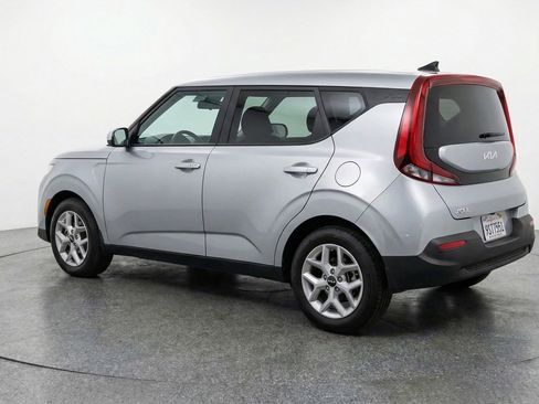 Used 2025 Kia Soul LX w/ LX Technology Package image 6