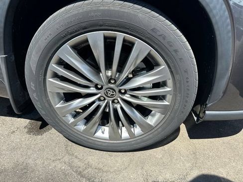 Used 2022 Toyota Highlander Platinum AWD/4WD image 11