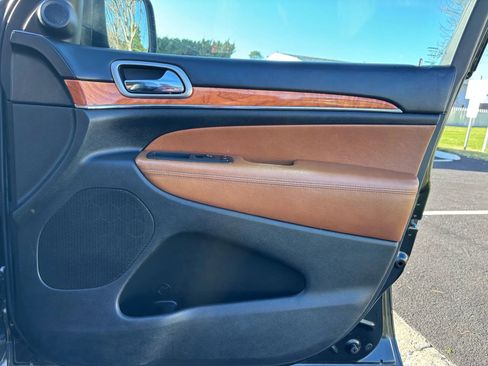Used 2012 Jeep Grand Cherokee Overland image 14