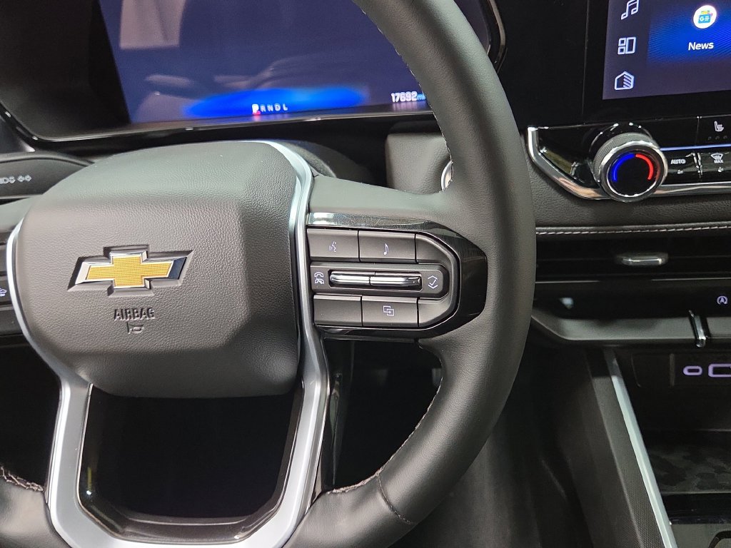 Used 2025 Chevrolet Colorado LT w/ Advanced Trailering Package AWD/4WD image 17