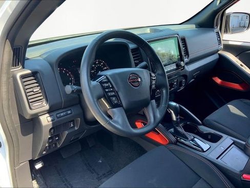 Used 2022 Nissan Frontier PRO-4X image 12