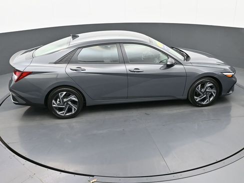 Certified 2025 Hyundai Elantra Sport image 40