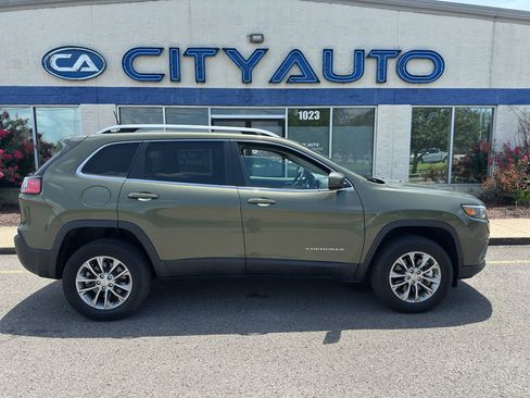 Used 2021 Jeep Cherokee Latitude Lux w/ Comfort/Convenience Group AWD/4WD image 3