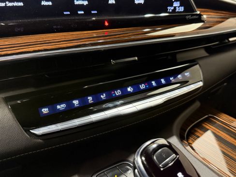 Used 2023 Cadillac Escalade Premium Luxury AWD/4WD image 61