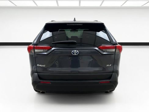 Used 2021 Toyota RAV4 XLE w/ Carpet Mat Package (TMS) FWD image 5