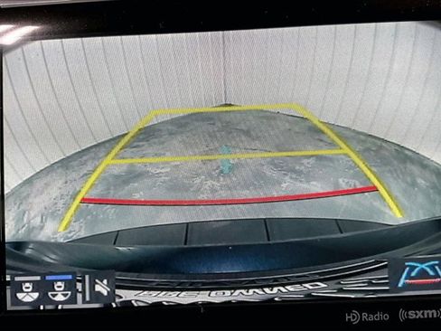 Used 2019 Toyota Camry XLE image 21