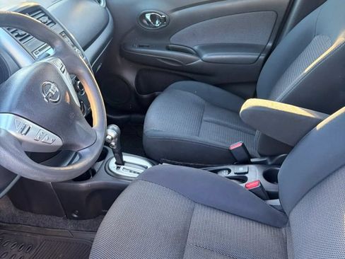 Used 2016 Nissan Versa SV FWD image 4