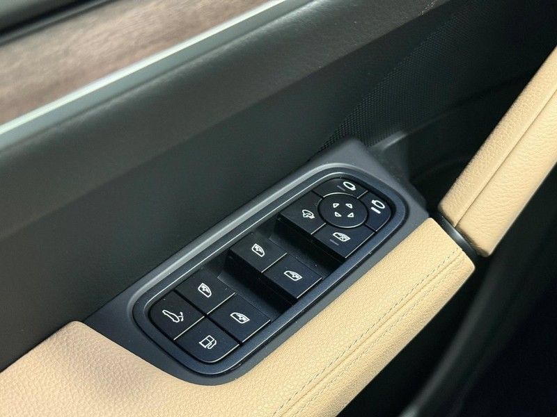 Used 2026 Porsche Cayenne E-Hybrid AWD/4WD image 25