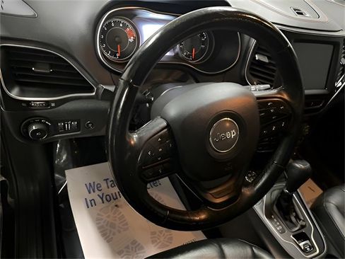 Used 2019 Jeep Cherokee Trailhawk image 40