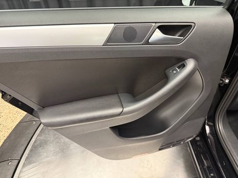 Used 2013 Volkswagen Jetta SE FWD image 17