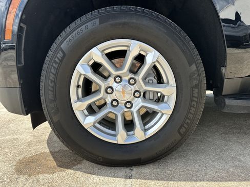 Certified 2025 Chevrolet Suburban LT RWD image 12
