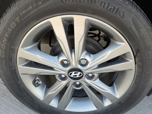 Used 2017 Hyundai Elantra Value Edition FWD image 9