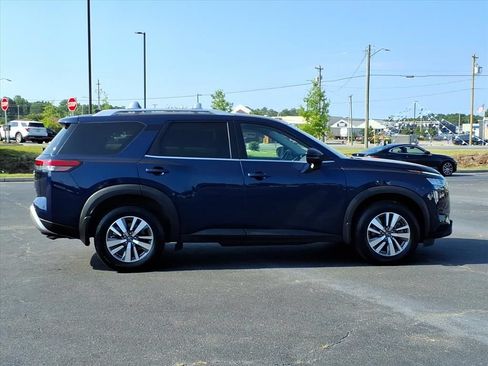 Used 2023 Nissan Pathfinder SL AWD/4WD image 18