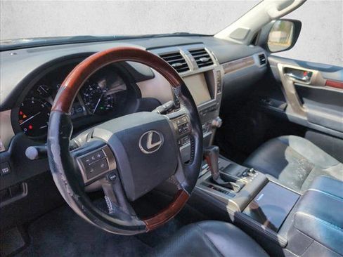 Used 2010 Lexus GX 460 image 9